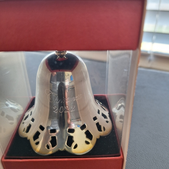 Towle Silversmiths Silver-Plated Pierced Bell - Picture 2 of 5